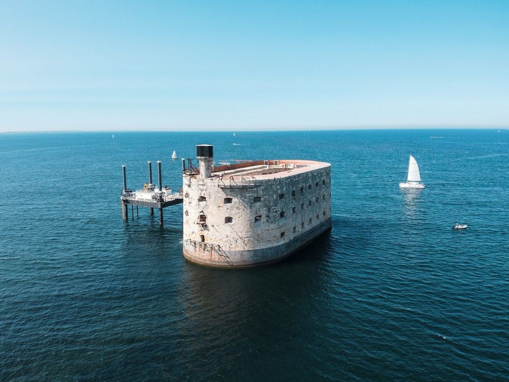 Fort Boyard : pourquoi l’émission reste l’un des rendez-vous les plus associés aux vacances | So Busy Girls
