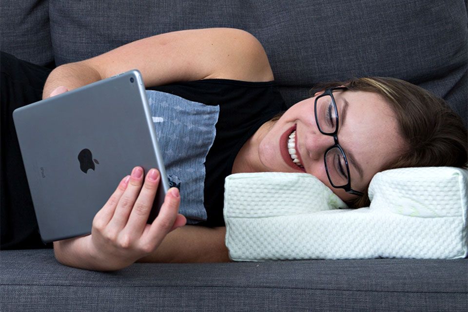 laysee-pillow-oreiller-lunettes