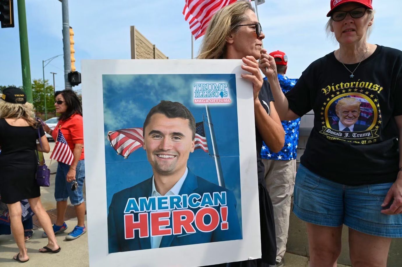 La plus grande opération de licenciement de l’histoire : des Américains sanctionnés pour avoir célébré la mort de Charlie Kirk