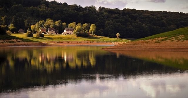 lieu-romantique-au-bord-de-l-eau-lac