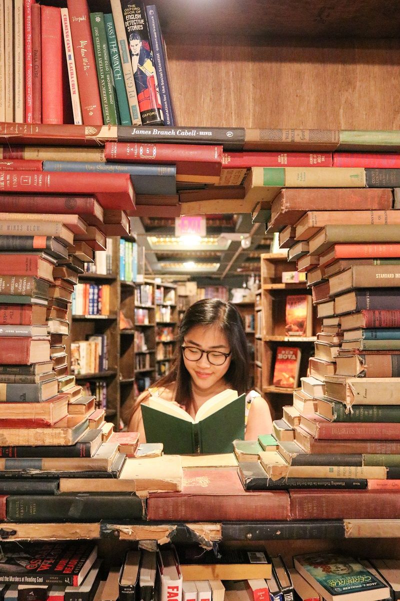 lire-livre-bibliotheque