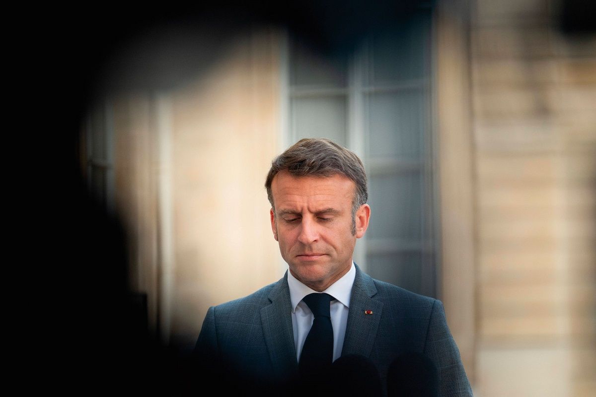 Dans les coulisses, Emmanuel Macron adore les ragots : ce que racontent ses proches
