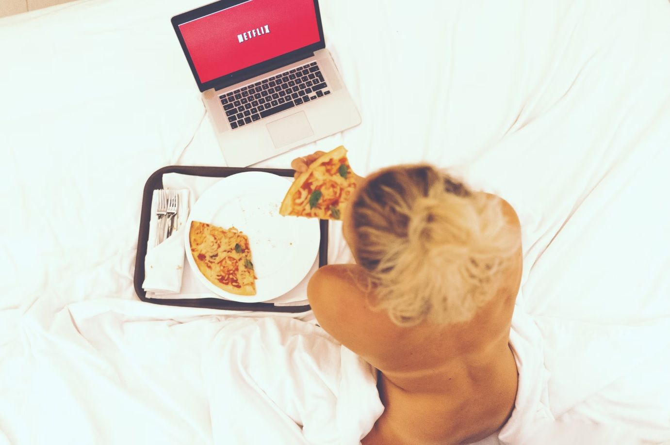 Pourquoi il faut éviter de manger devant son ordinateur