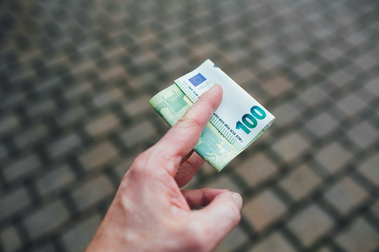 Esp&egrave;ces : l&rsquo;Union europ&eacute;enne limite les paiements &agrave; 10 000 euros &agrave; partir de 2027