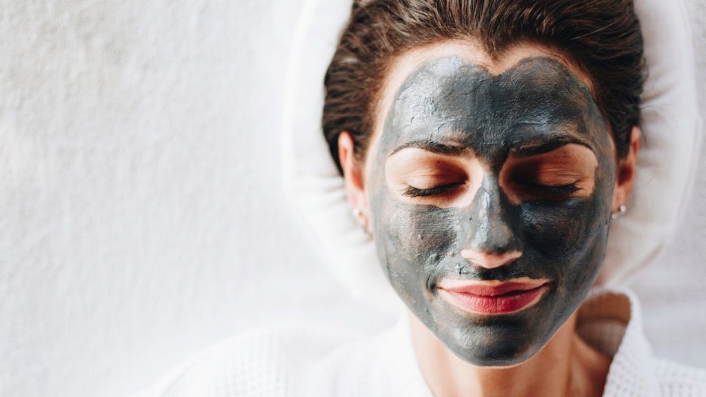 Comment faire un masque visage maison au charbon actif ?