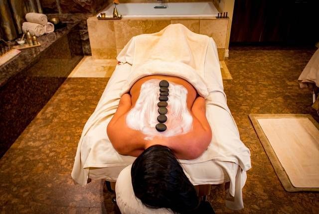 massage-dos-pierres