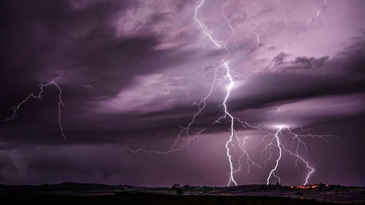 Orages vendredi 11 septembre : voici les départements concernés par un risque de foudre | So Busy Girls