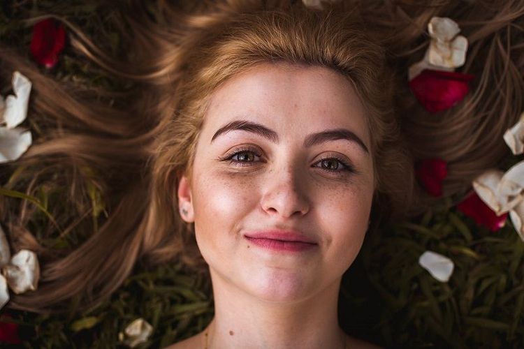 Voici le nouvel agent 100% naturel qui lutte contre les ravages du stress sur la peau | So Busy Girls