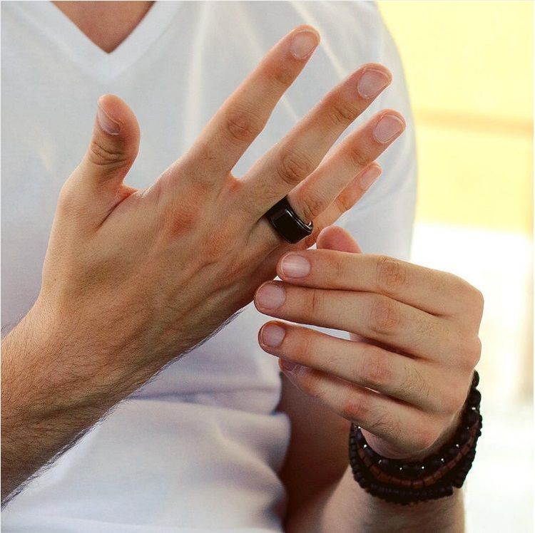 Cette bague vous permet de sentir les battements du coeur de votre moitié même si vous êtes loin l'un de l'autre | So Busy Girls