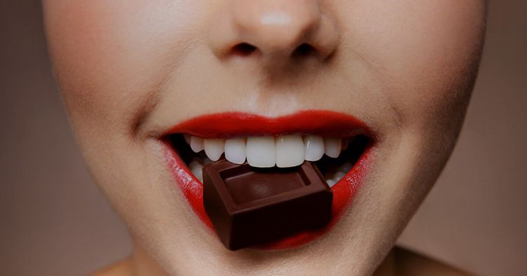 C'est prouvé : manger du chocolat noir améliore l'humeur et diminue de 70% les risques de dépression | So Busy Girls