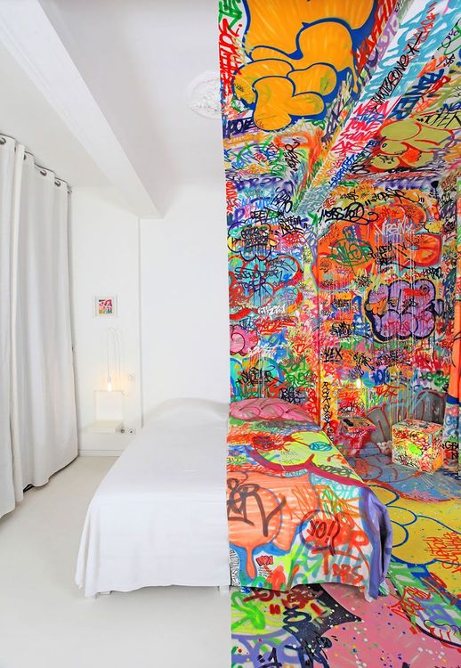 Dans une chambre mi-épurée, mi-graffiti à Marseille | So Busy Girls