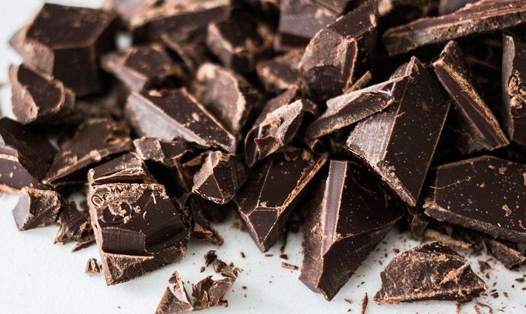 Cette étude nous donne une nouvelle raison de manger plus de chocolat noir (miam !) | So Busy Girls