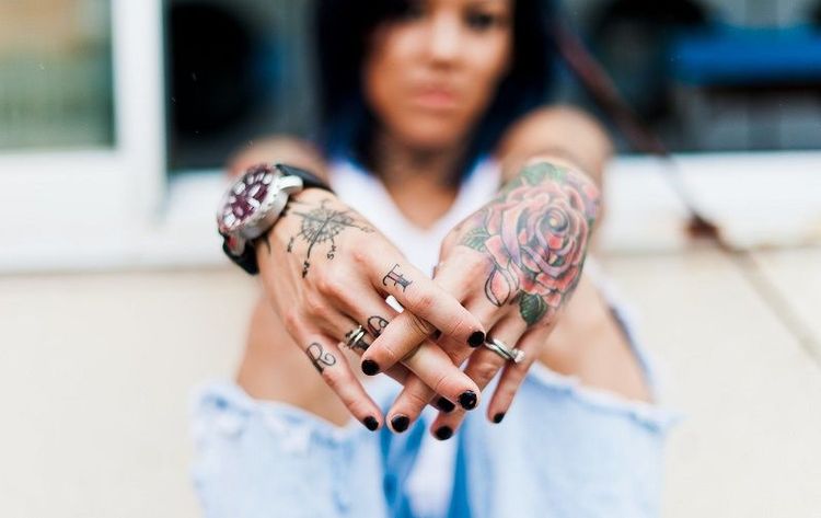 8 signes que vous avez une forte personnalité et que ça peut faire peur à certains | So Busy Girls