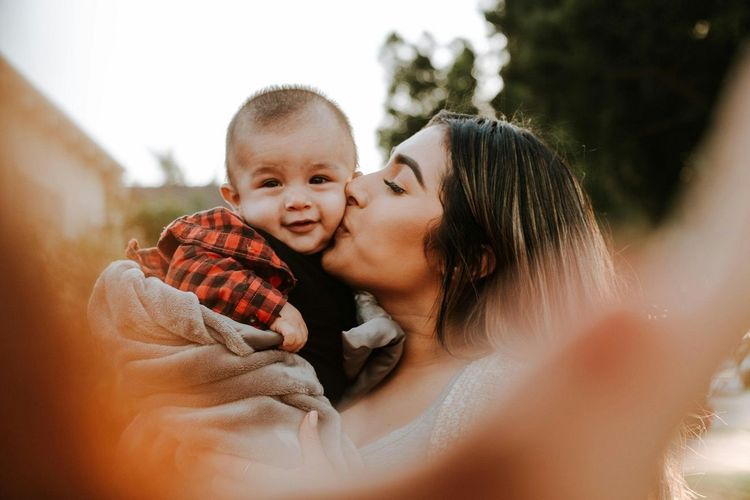 Une étude montre qu'avoir un enfant après 30 ans augmente l'intelligence de l'enfant | So Busy Girls