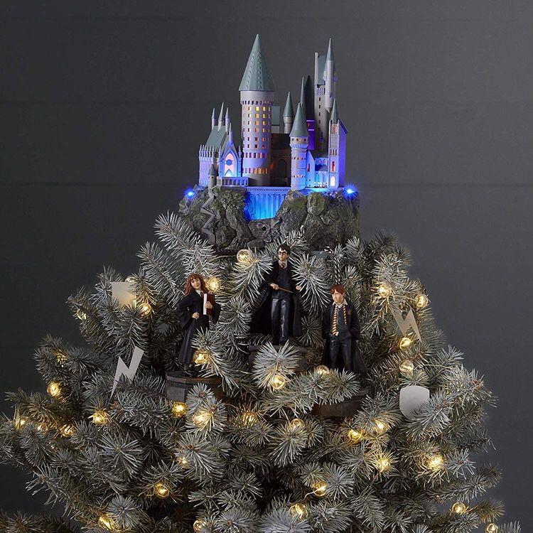 Cette étoile de sapin a la forme de Poudlard, et les fans de Harry Potter ne pourront pas y résister | So Busy Girls