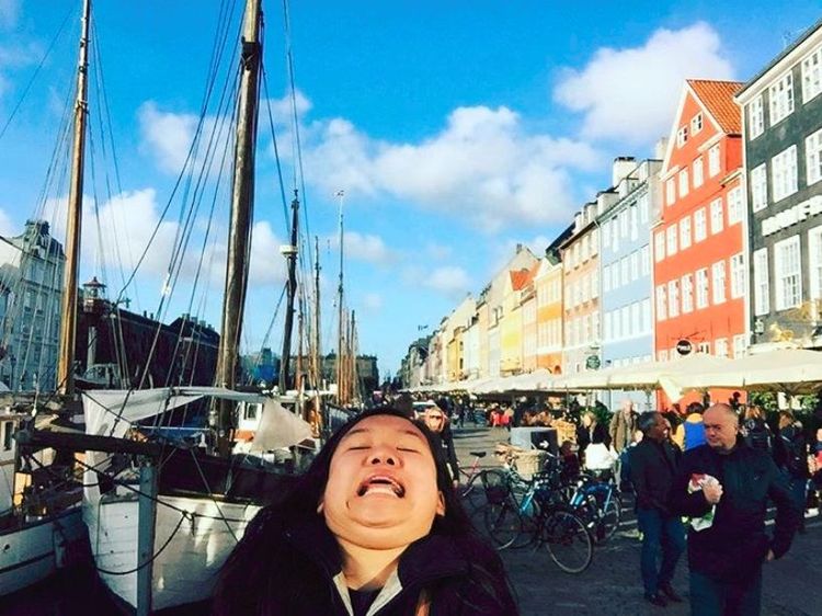 Elle fait le buzz sur Instagram avec ses photos de voyage et surtout sa pose trop drôle | So Busy Girls
