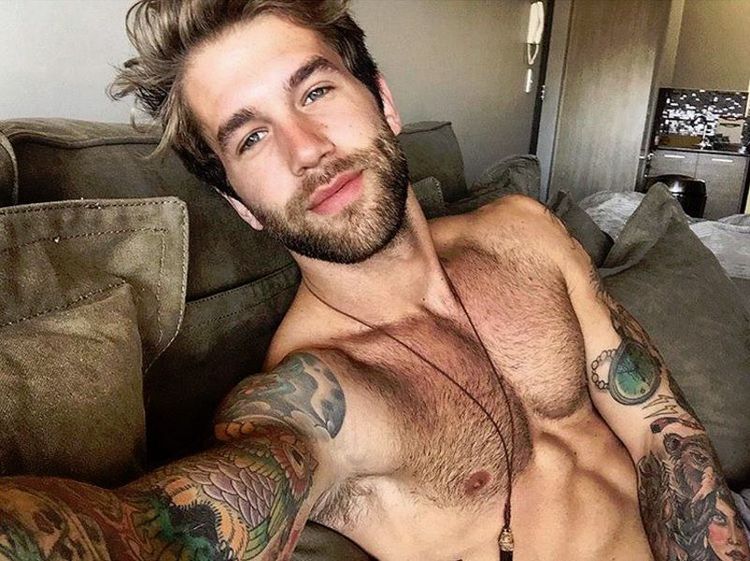 Les 21 selfies masculins les plus sexy de l'année vont vous donner très chaud | So Busy Girls
