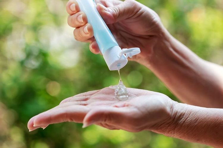 Pourquoi on ne devrait pas utiliser du gel hydroalcoolique avant de s'exposer au soleil | So Busy Girls