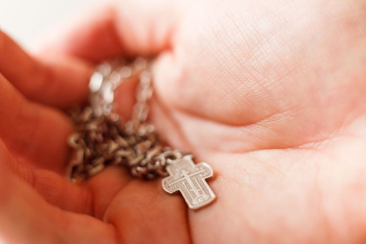 Bijoux croix : comment choisir entre collier, bracelet et bague ? | So Busy Girls