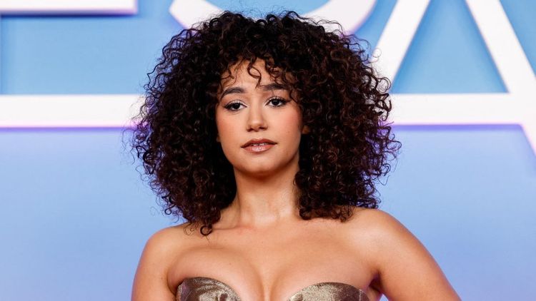 Léna Situations à Cannes : sa tenue jugée "affreuse" enflamme les réseaux sociaux et crée la polémique | So Busy Girls