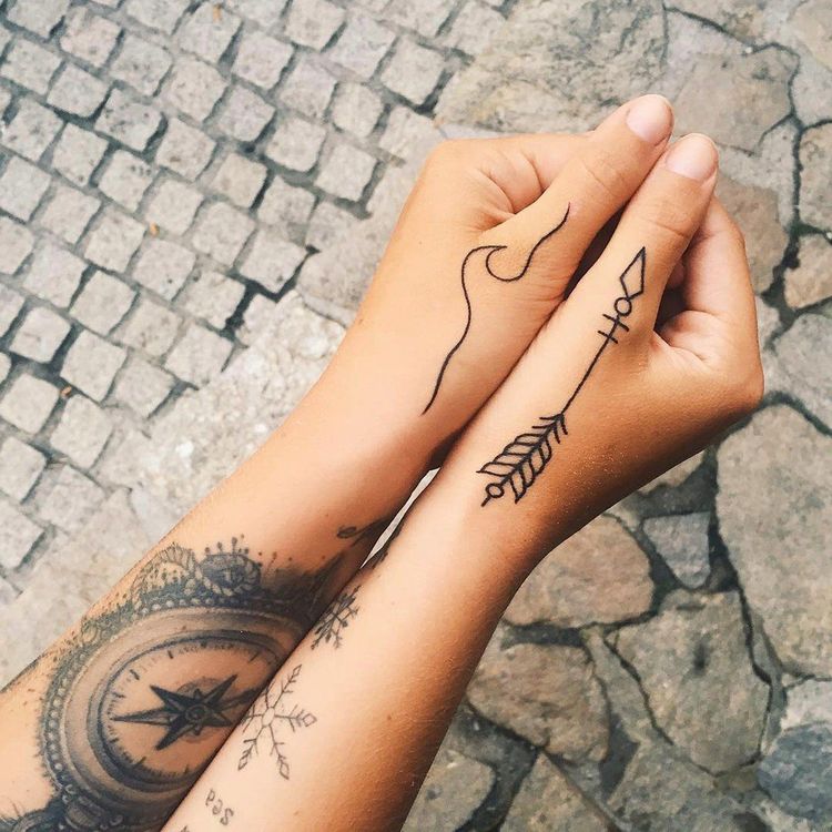 16 idées de tatouages sublimes à se faire sur les mains | So Busy Girls