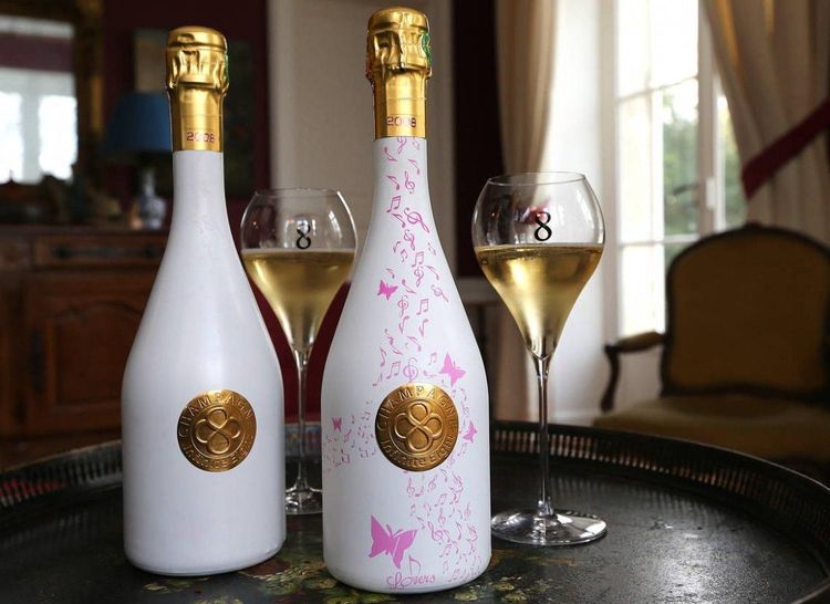 Cette bouteille de champagne change de couleur et de décor quand elle est à la bonne température | So Busy Girls