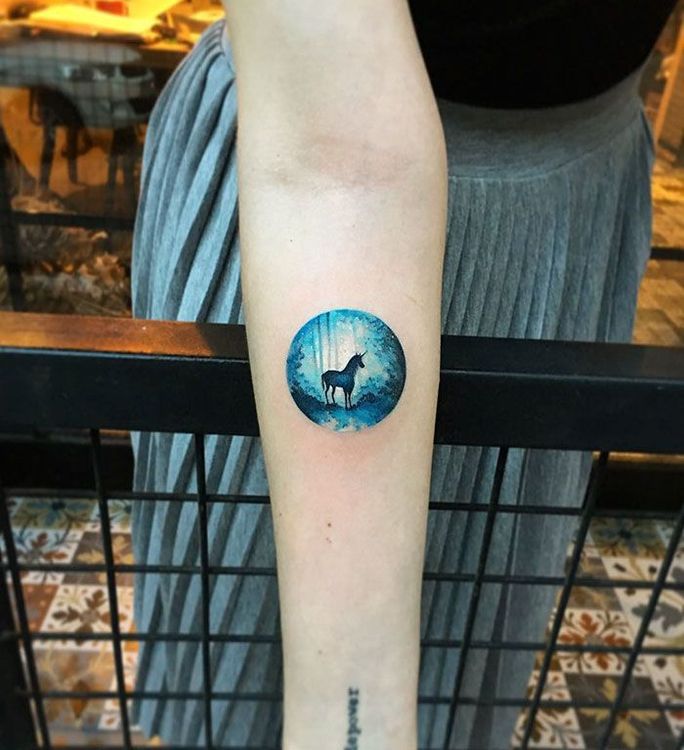 Cette artiste réalise de petits tatouages ronds magnifiques | So Busy Girls