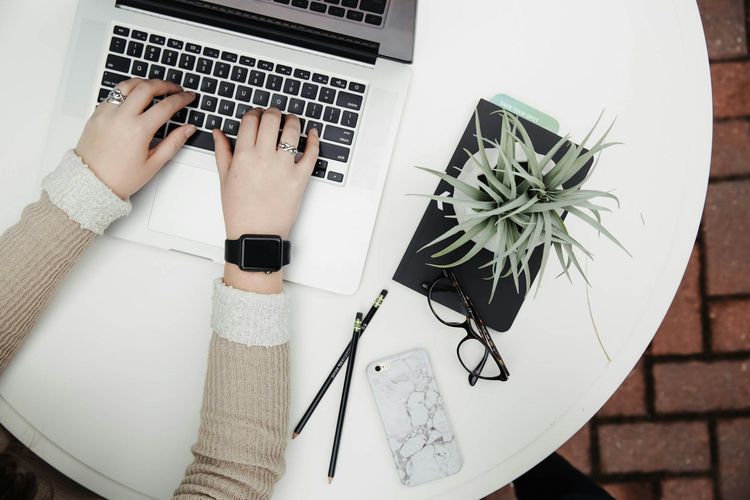 7 choses que les personnes ayant un niveau d'intelligence très élevé font différemment au travail | So Busy Girls
