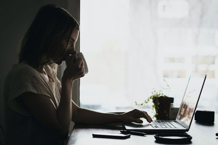 On recevrait moins de compliments quand on est en télétravail : pourquoi c'est dommage | So Busy Girls