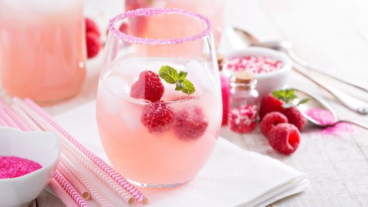 Canicule : combien et quoi boire quand l’eau seule finit par lasser | So Busy Girls