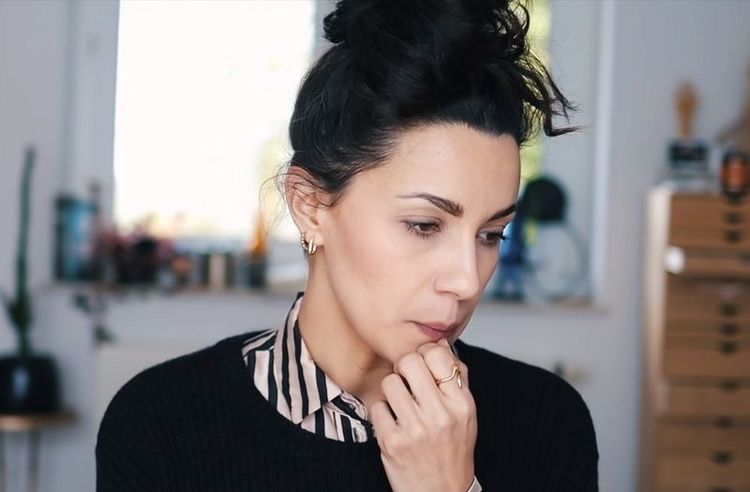 « Oui, bonjour : c’est la dépression ! », la vidéo qui déculpabilise tous ceux qui n'ont pas un moral éclatant en ce moment | So Busy Girls