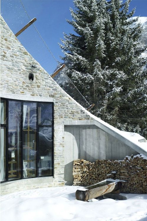 Cette maison troglodyte a été habilement transformée en villa luxueuse | So Busy Girls