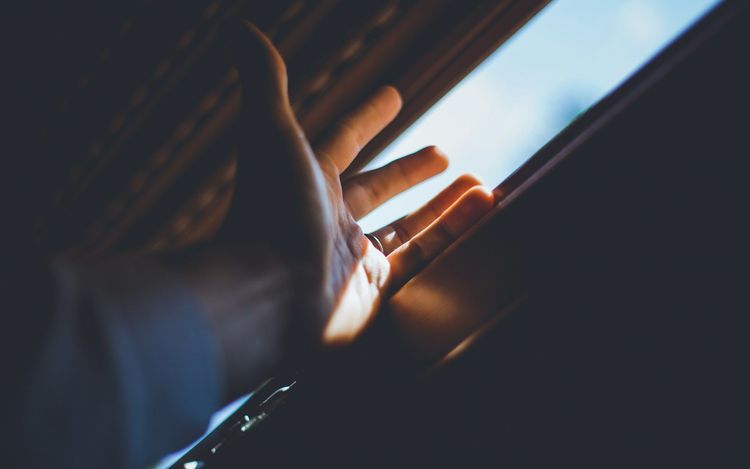 5 phrases qui révèlent que votre sensibilité émotionnelle est bien au-dessus de la moyenne | So Busy Girls