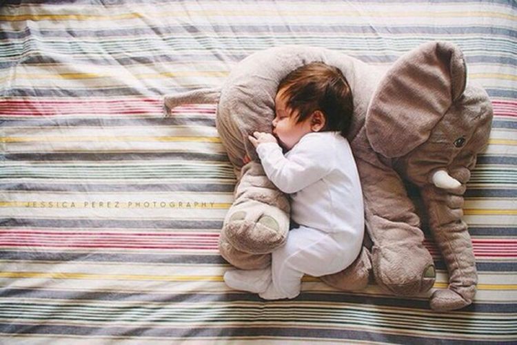 Cette association permet à ses bénévoles de réconforter et câliner les bébés malades à l'hôpital | So Busy Girls