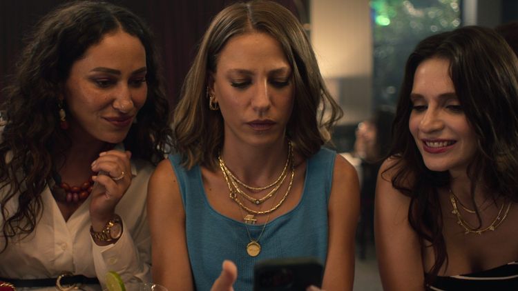 Cette comédie romantique turque qui cartonne sur Netflix revient avec deux nouvelles saisons | So Busy Girls