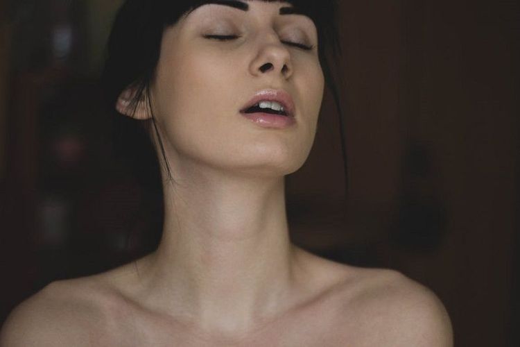 Masturbation féminine : 5 conseils pour prendre du plaisir seule | So Busy Girls