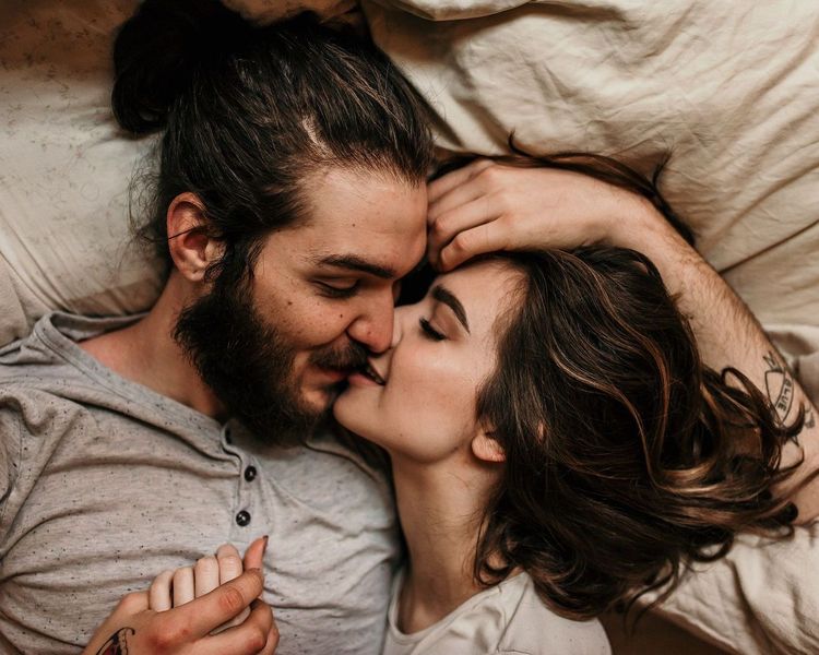 Pourquoi on a tous tendance à roucouler d'une voix mielleuse quand on est amoureux | So Busy Girls