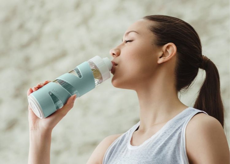 3 bouteilles d'eau réutilisables vraiment jolies pour boire plus d'eau mais consommer moins de plastique | So Busy Girls