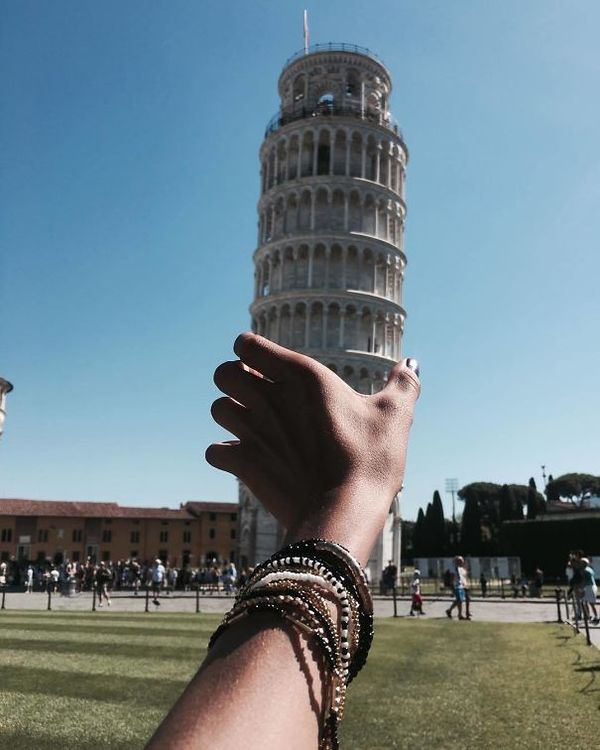 Les 13 meilleures photos de touristes qui posent devant la Tour de Pise | So Busy Girls