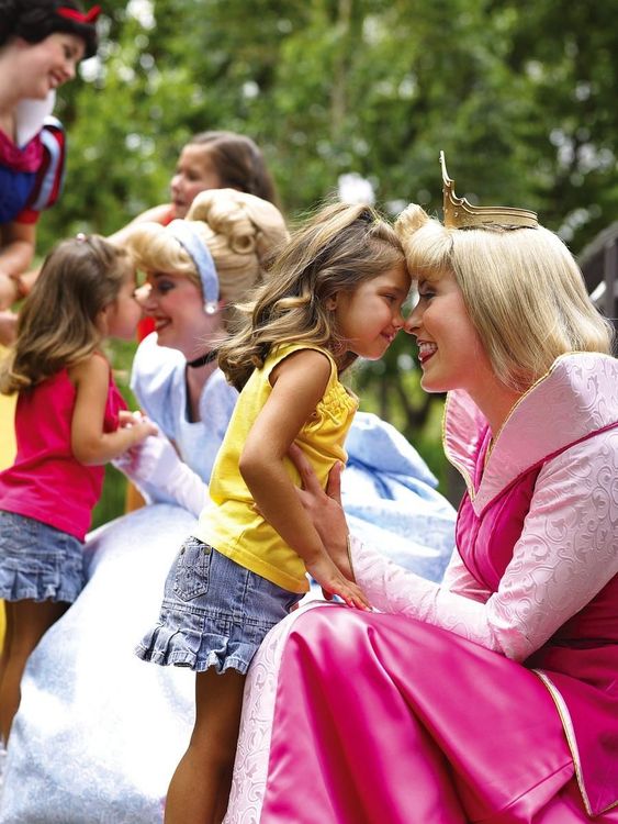 Cette offre d'emploi propose d'être rémunéré 45 000€ pour être déguisée en Princesse Disney | So Busy Girls