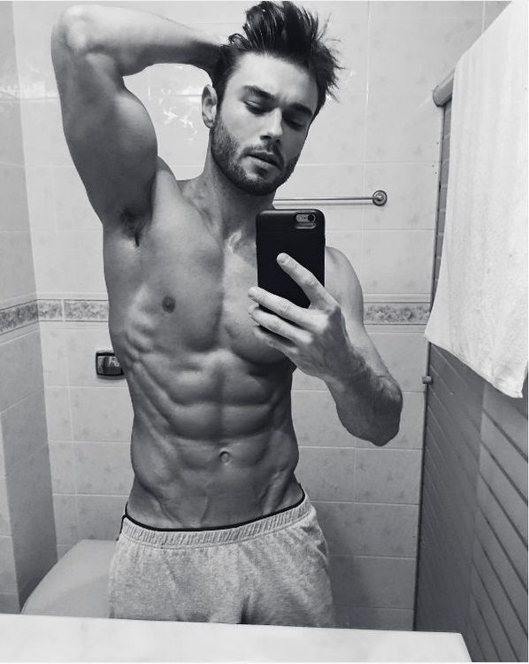 Les 21 selfies masculins les plus sexy de l'année vont vous donner très chaud | So Busy Girls