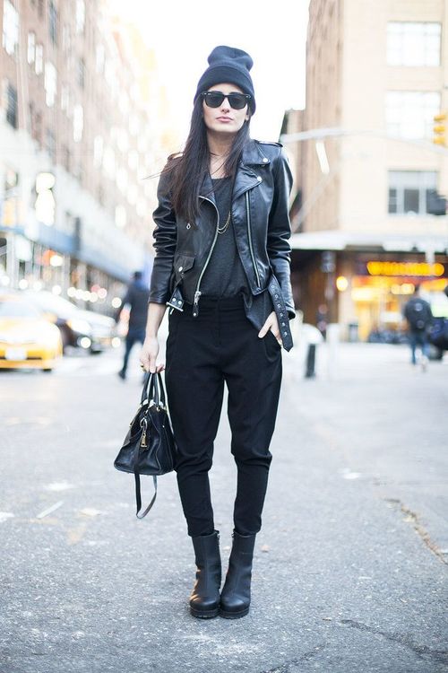 Une veste en cuir, des boots compensées et un bonnet bien chaud | So Busy Girls