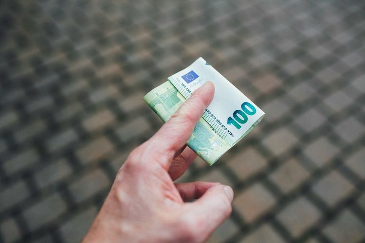 Paiements en espèces : voici la nouvelle limite fixée par l’Union européenne à partir de 2027 | So Busy Girls