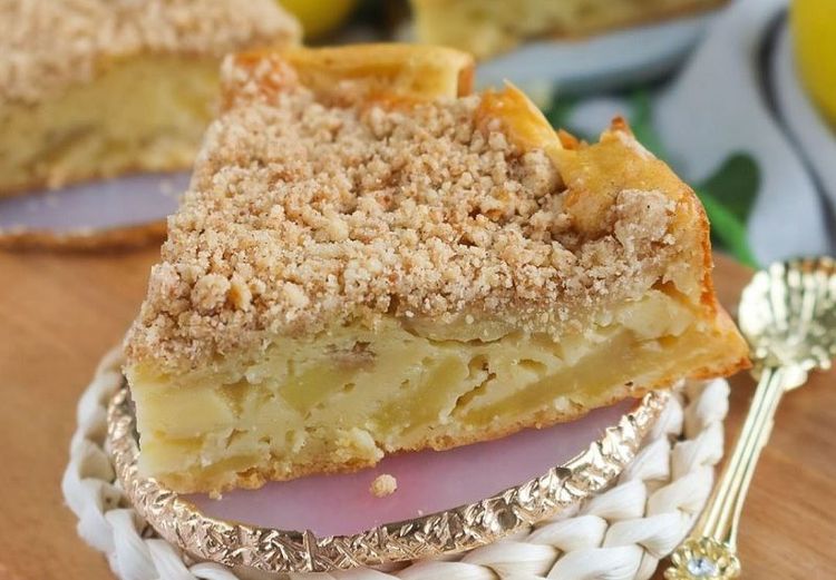 La recette d'Apple Crumb maison, aussi fondant qu'un clafoutis et aussi croustillant qu'un crumble | So Busy Girls