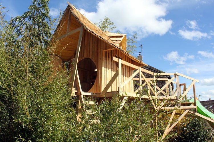 Ce super tonton a construit un château de Princesse pour sa nièce avec des palettes ! | So Busy Girls