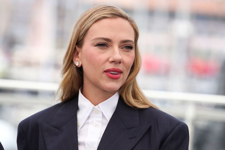"Il m'a appris ce qu'est le métier d'acteur" : Scarlett Johansson raconte son tournage avec Robert Redford dans "L’Homme qui murmurait à l’oreille des chevaux" | So Busy Girls