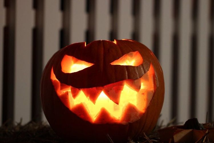Playlist Halloween : 60 chansons à écouter pour vous mettre dans l'ambiance | So Busy Girls