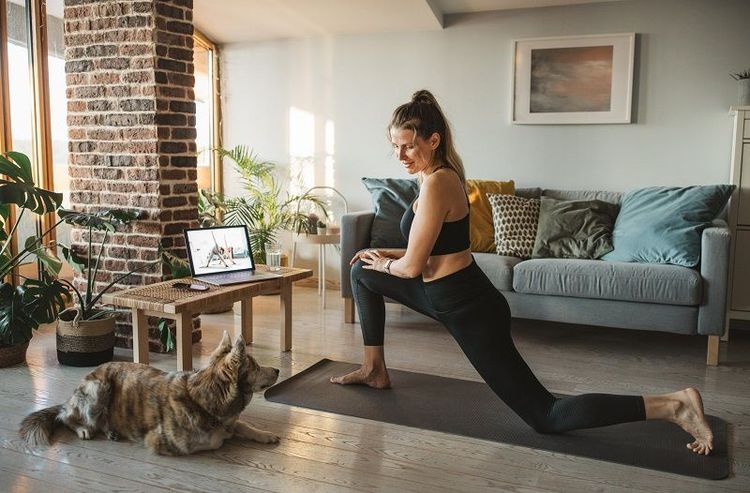 Avec ces vidéos fitness de 5 minutes, vous n'avez plus aucune excuse pour ne pas faire de sport à la maison | So Busy Girls