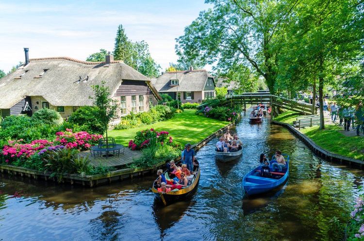 Giethoorn au Pays Bas | So Busy Girls