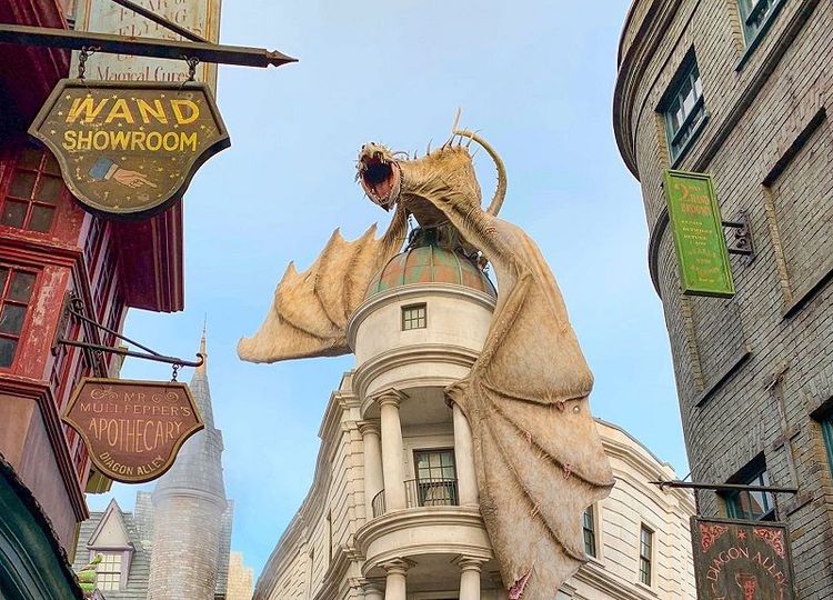 Un nouveau parc d'attractions époustouflant sur l'univers d'Harry Potter se dévoile | So Busy Girls